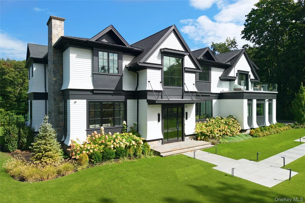 Unit for sale at 95 Spruce Street, North Hempstead, NY 11576