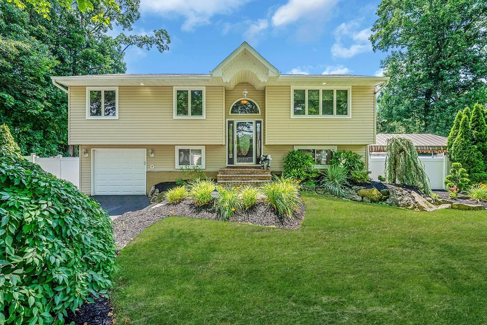 Unit for sale at 12 Alice Lane, Huntington, NY 11725