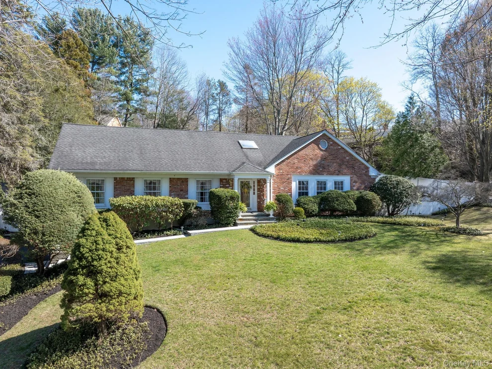 Unit for sale at 32 Fairway Place, Huntington, NY 11724