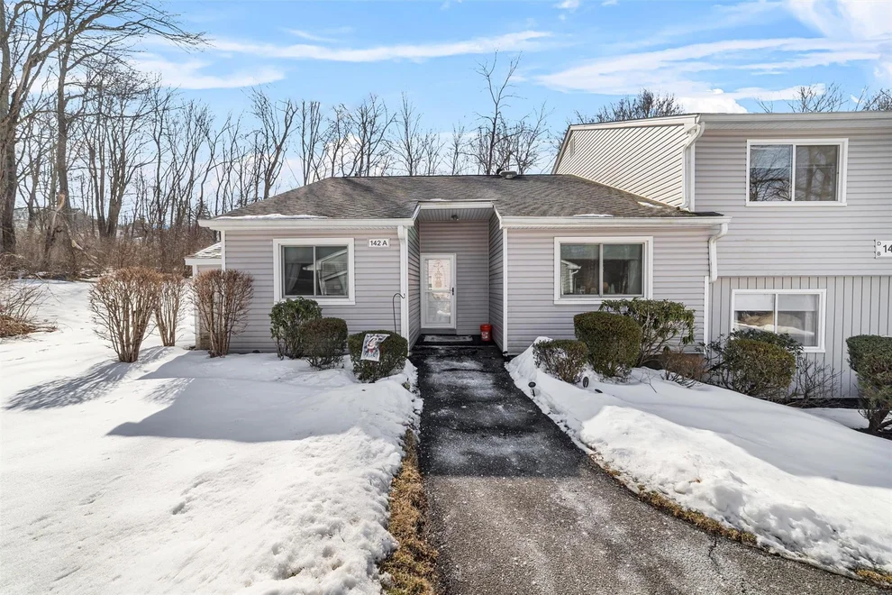 Unit for sale at 142 Flintlock Way, Yorktown, NY 10598