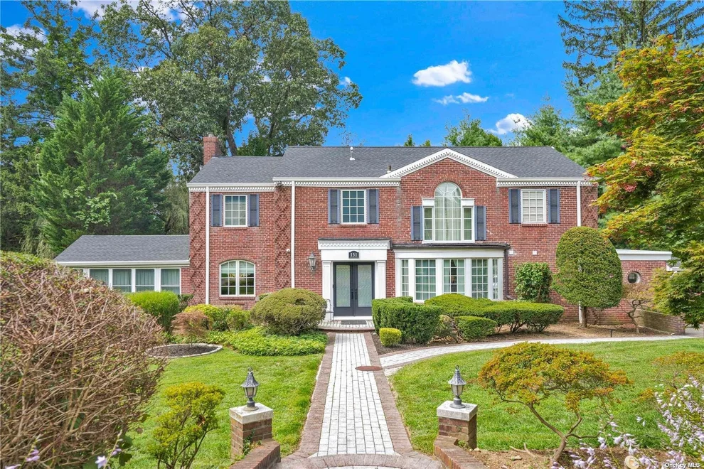Unit for sale at 151 Mill Spring Road, North Hempstead, NY 11030