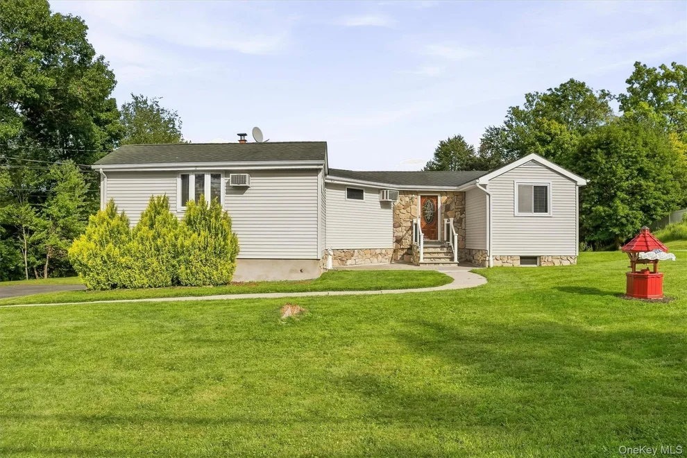 Unit for sale at 48 Lake Side Drive, New Windsor, NY 12553