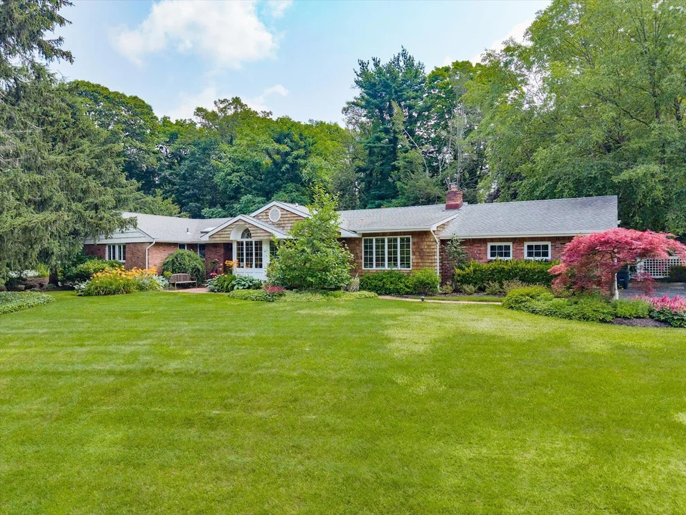 Unit for sale at 17 Orchard Drive, Oyster Bay, NY 11797