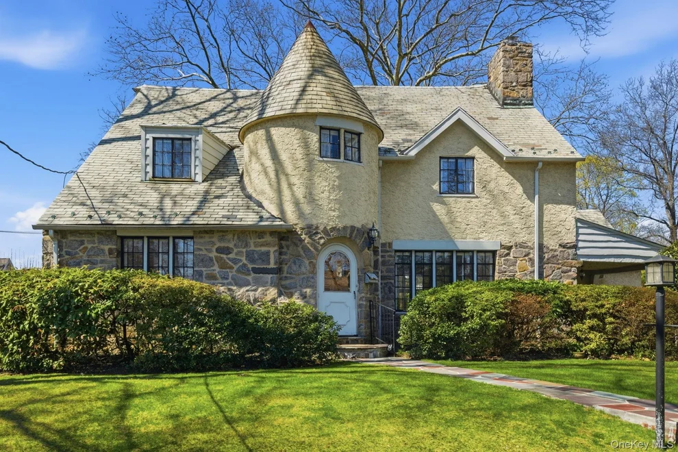Unit for sale at 5 Seymour Place, White Plains, NY 10605