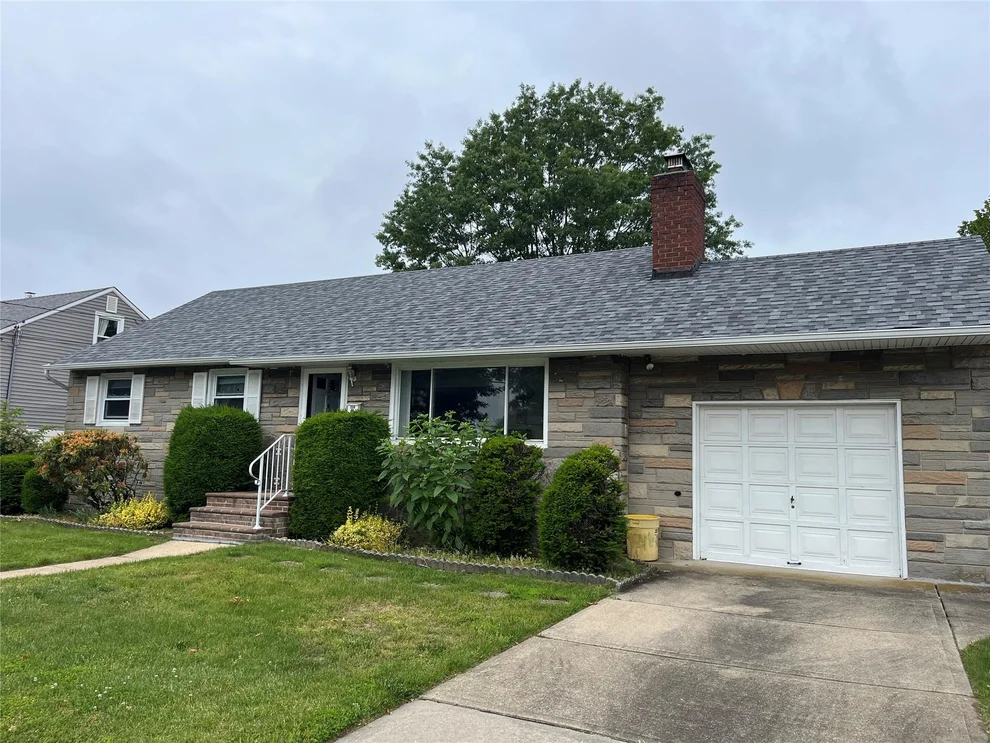 Unit for sale at 235 10th Street, Oyster Bay, NY 11714