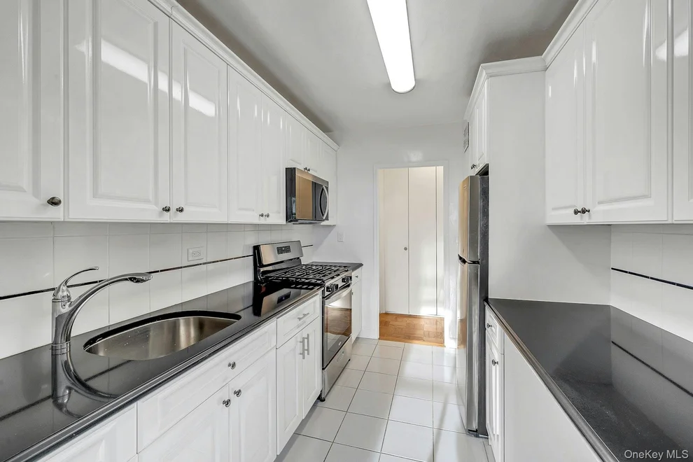 Unit for sale at 615 Palmer, Yonkers, NY 10701