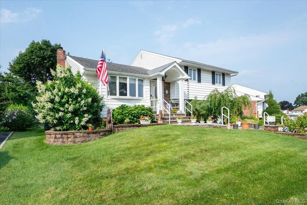 Unit for sale at 38 Colony Lane, Oyster Bay, NY 11791