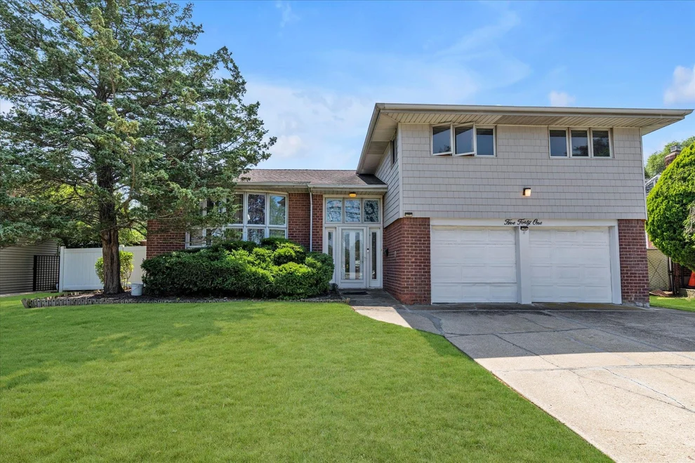 Unit for sale at 541 Woodbury Road, Oyster Bay, NY 11803