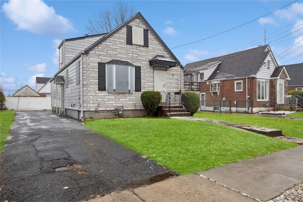 Unit for sale at 28 Dale Avenue, Hempstead, NY 11550