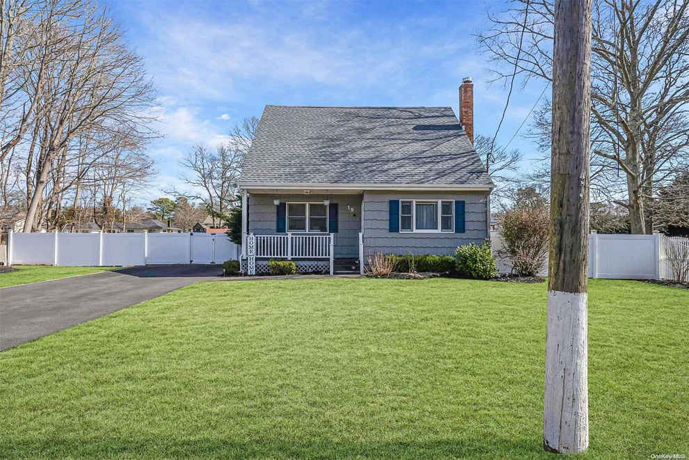 Unit for sale at 19 Wards Lane, Brookhaven, NY 11713