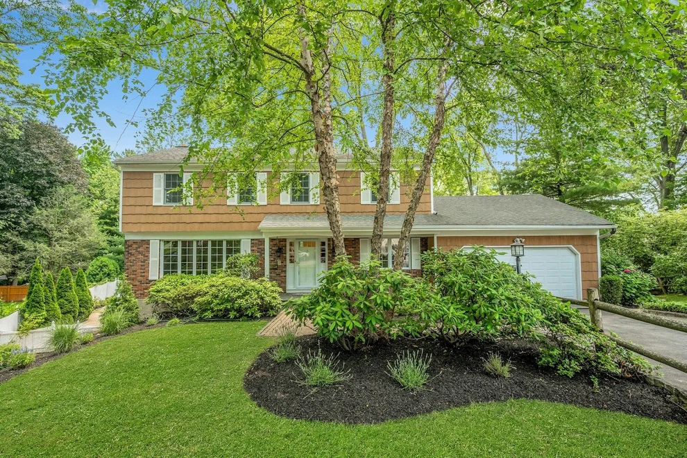 Unit for sale at 2 Berkley Circle, Eastchester, NY 10709