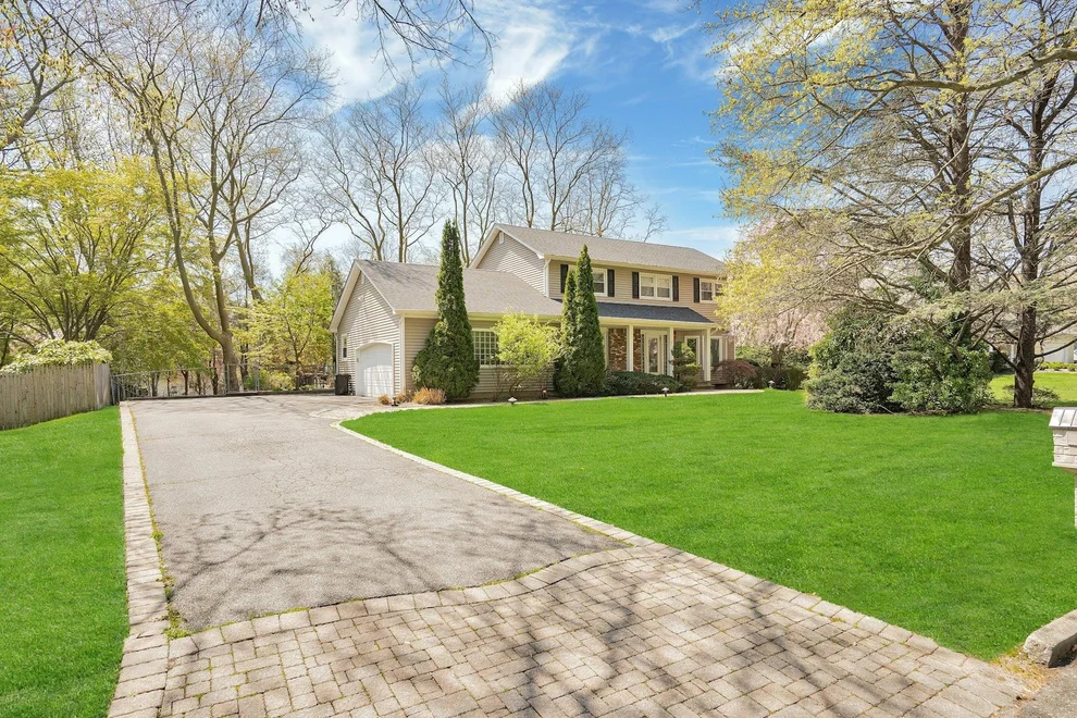 Unit for sale at 8 Bayard Drive, Huntington, NY 11746