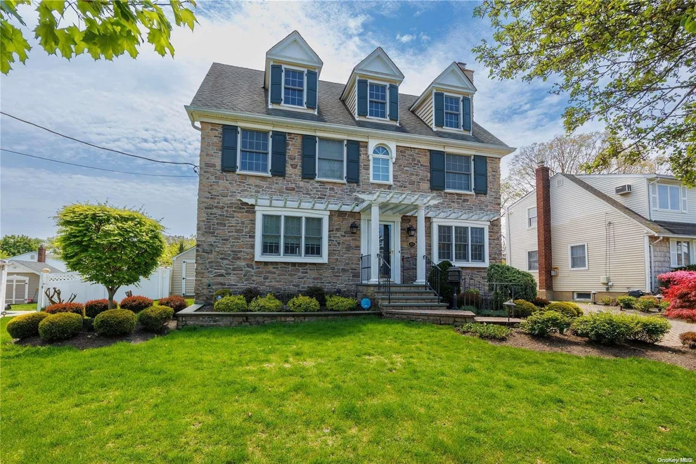 Unit for sale at 204 Willard Avenue, Oyster Bay, NY 11735