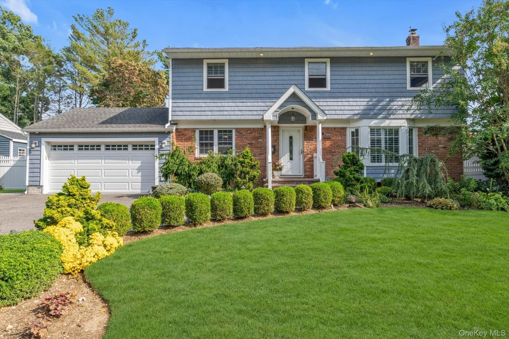 Unit for sale at 3 Lesley Drive, Oyster Bay, NY 11791