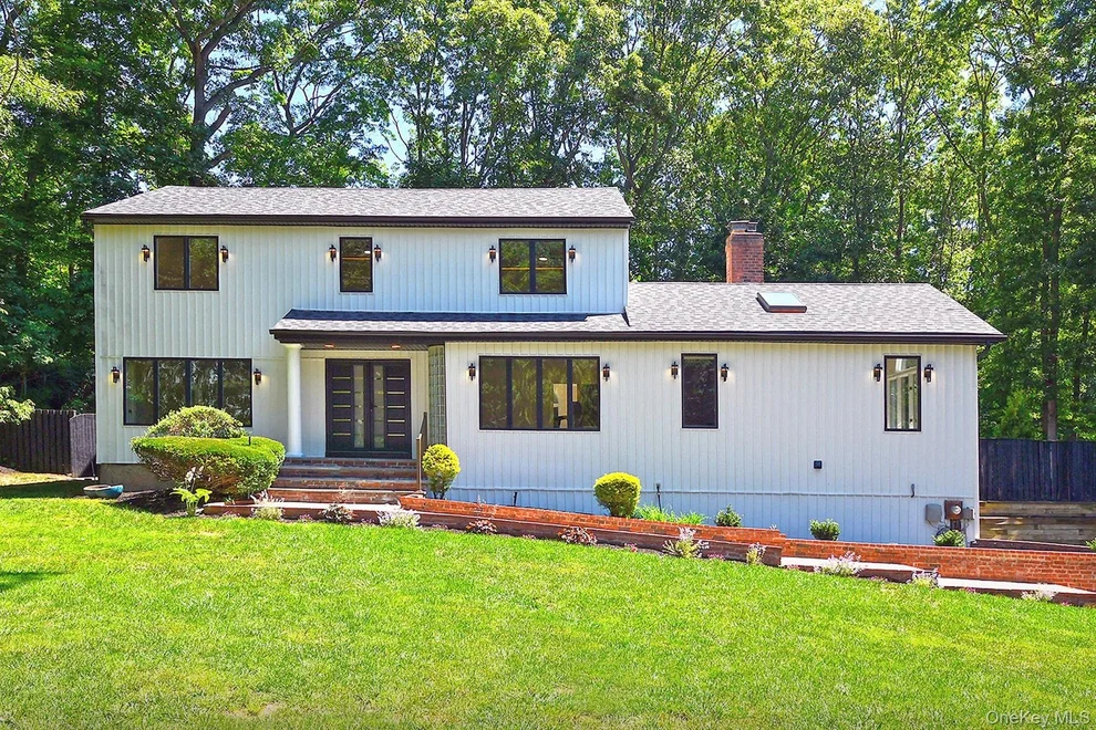 Unit for sale at 3 Jacobs Path, Huntington, NY 11747