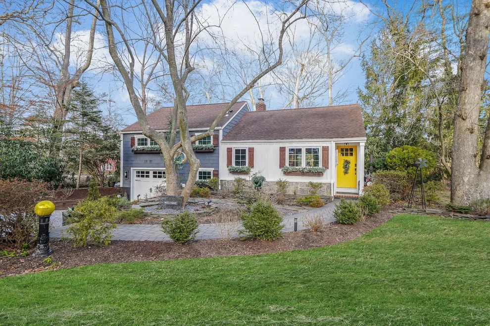 Unit for sale at 27 Stiles Drive, Huntington, NY 11747