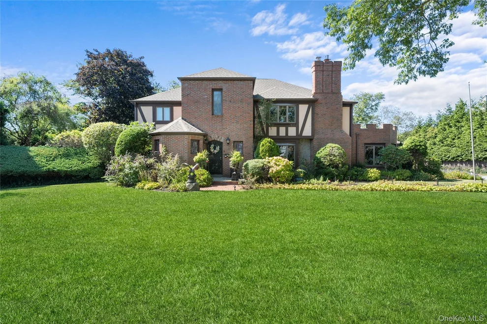 Unit for sale at 4 Saltmeadow Court, Islip, NY 11705