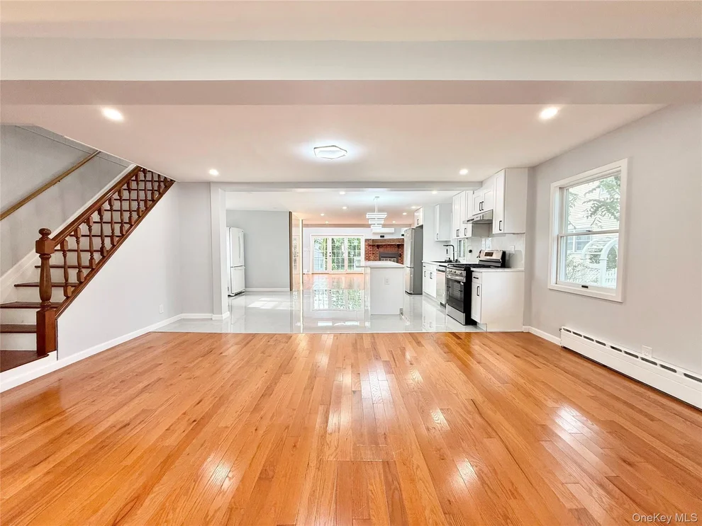 Unit for sale at 20 Baylis Place, Oyster Bay, NY 11791