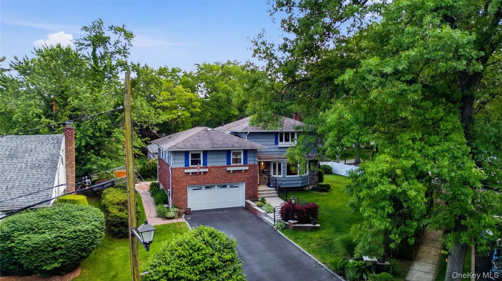 Unit for sale at 186 N Stratford, North Hempstead, NY 11577