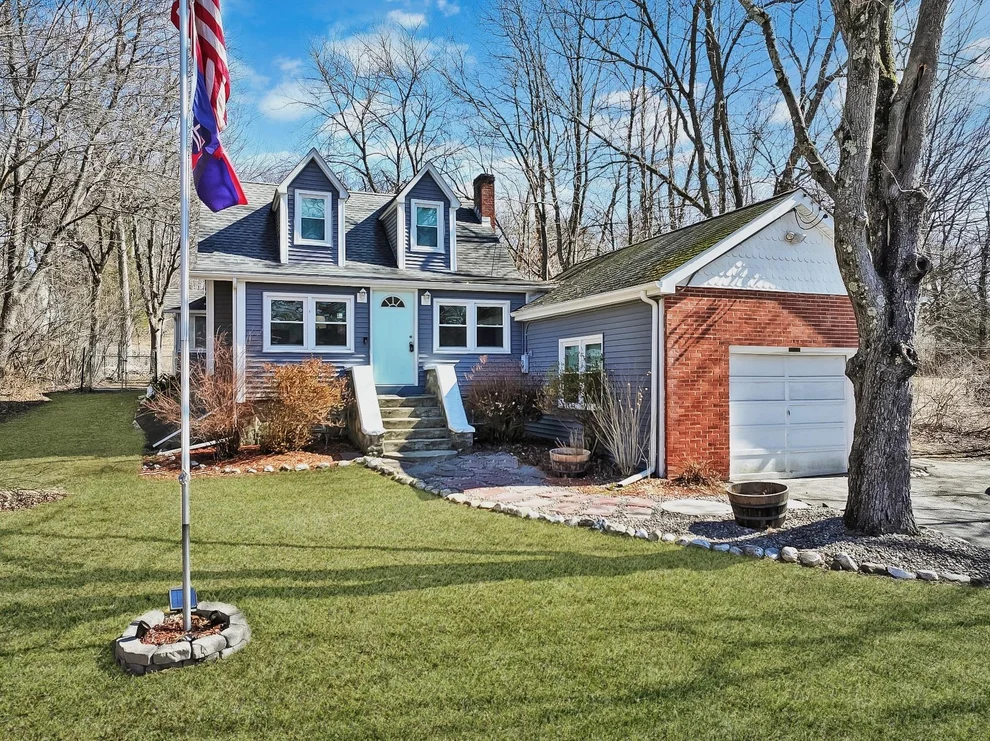 Unit for sale at 302 Hickory Avenue, New Windsor, NY 12553