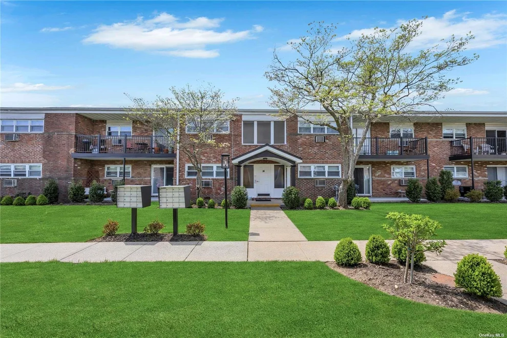 Unit for sale at 14 Ivy Street, Oyster Bay, NY 11735