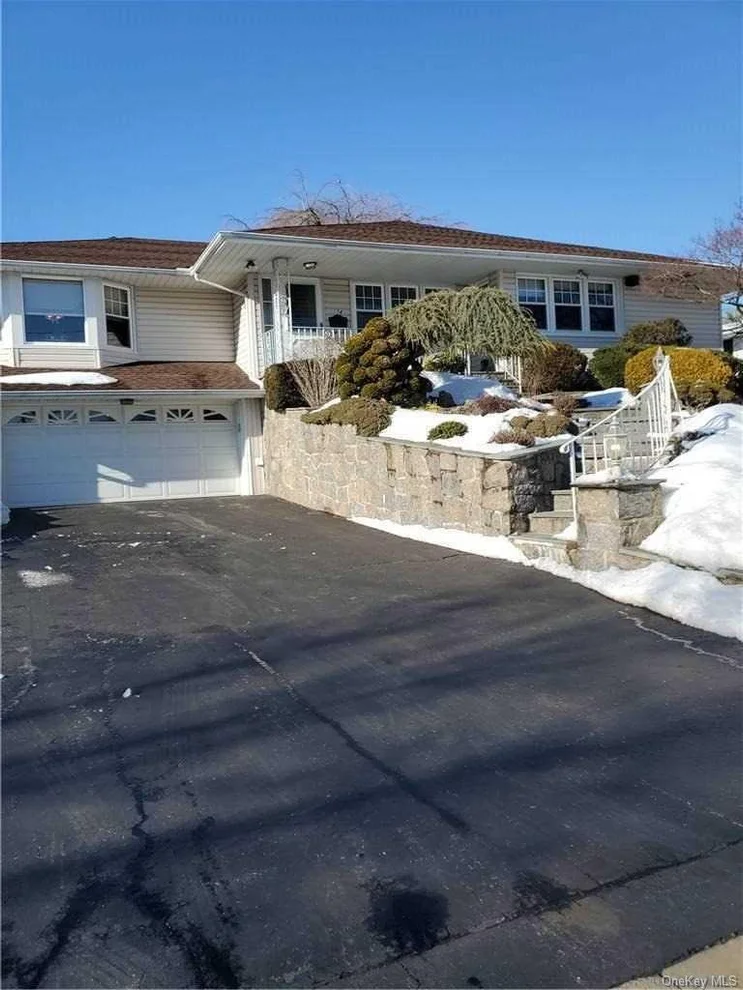 Unit for sale at 174 Old Courthouse Road, North Hempstead, NY 11040
