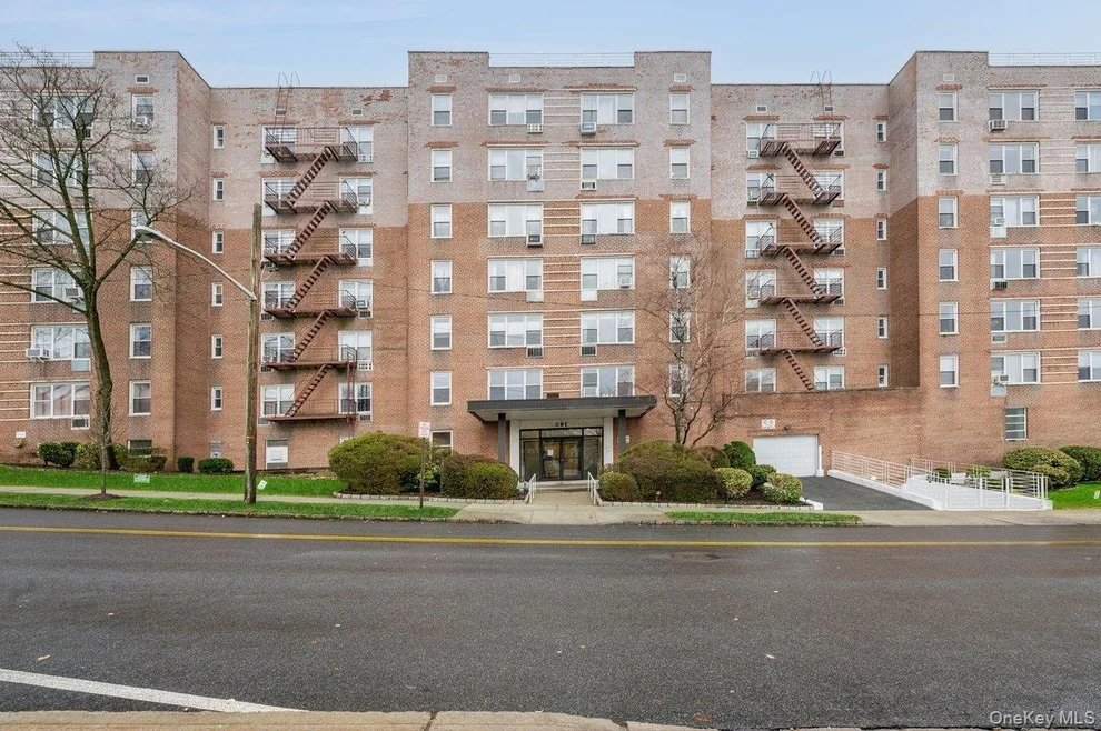 Unit for sale at 1 Oakridge Place, Eastchester, NY 10709