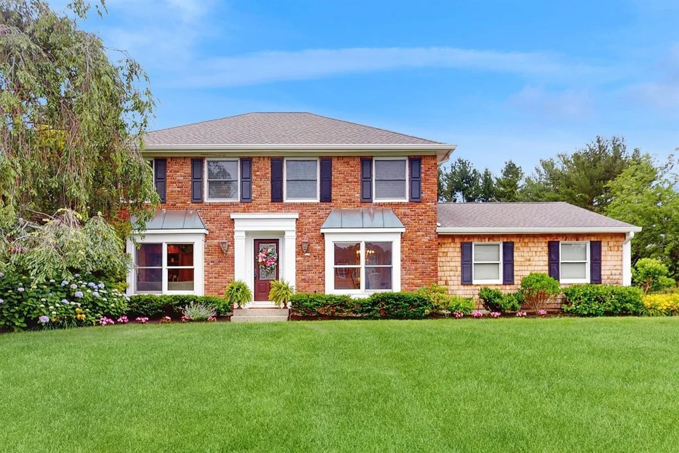 Unit for sale at 2 Lynbrook Court, Huntington, NY 11743