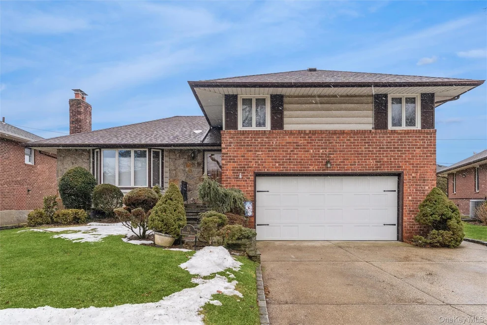 Unit for sale at 51 Edgewood Drive, North Hempstead, NY 11040