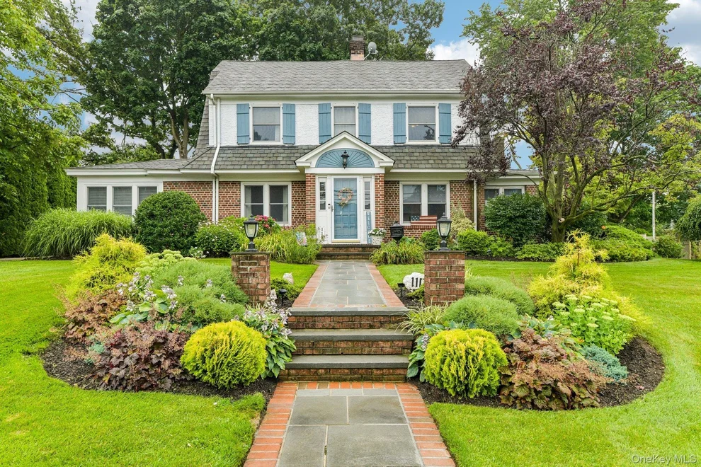 Unit for sale at 110 William Street, North Hempstead, NY 11596