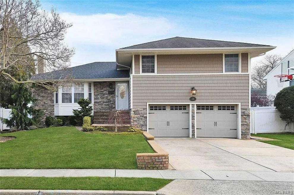 Unit for sale at 38 Bounty Lane, Jericho, NY 11753