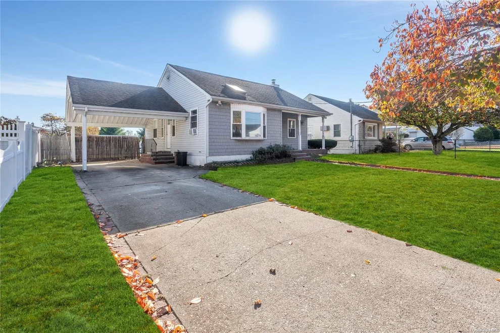 Unit for sale at 128 Gracie Drive, Babylon, NY 11703