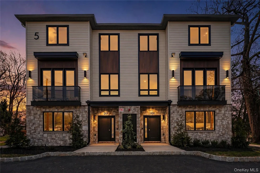 Unit for sale at 5 Mirror Lake Road, Ramapo, NY 10977