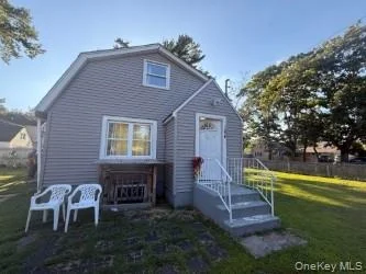 Unit for sale at 184 Caleb's Path, Islip, NY 11717