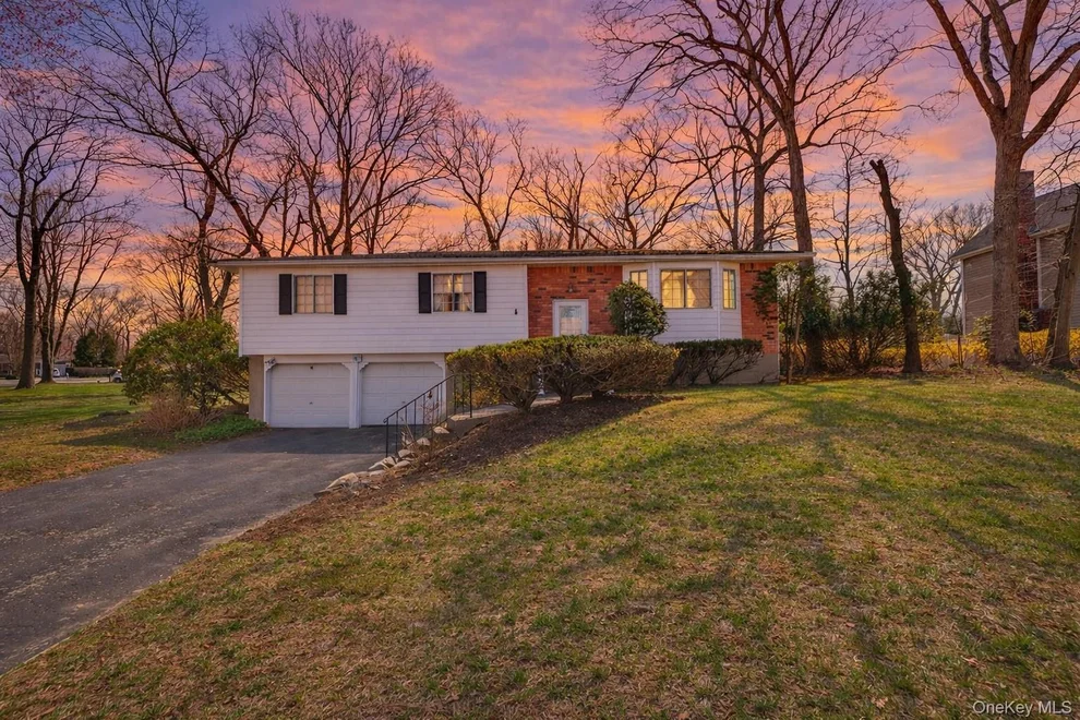 Unit for sale at 17 Peacock Lane, Smithtown, NY 11725