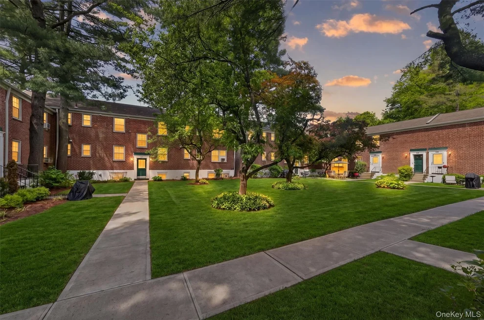Unit for sale at 33 Fieldstone Drive, Greenburgh, NY 10530