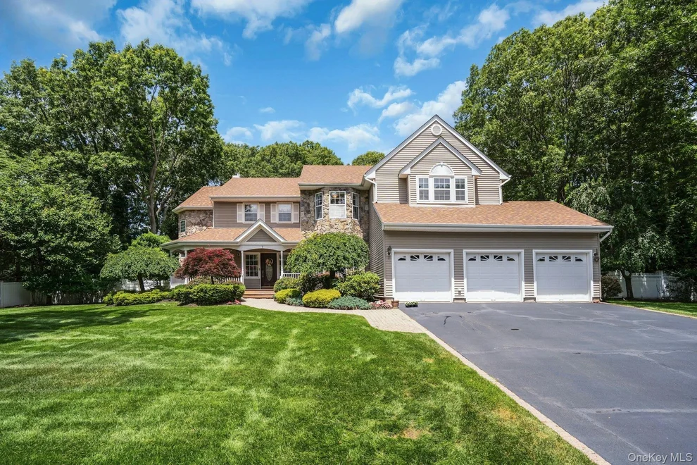 Unit for sale at 7 Dorm Court, Brookhaven, NY 11733