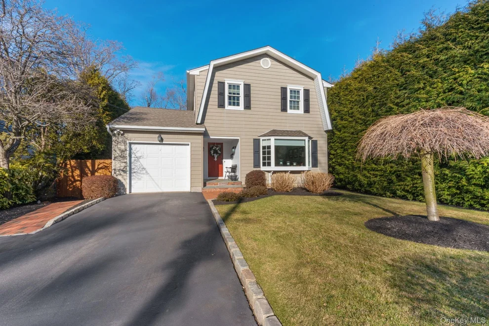 Unit for sale at 11 Oxford Street, Huntington, NY 11768