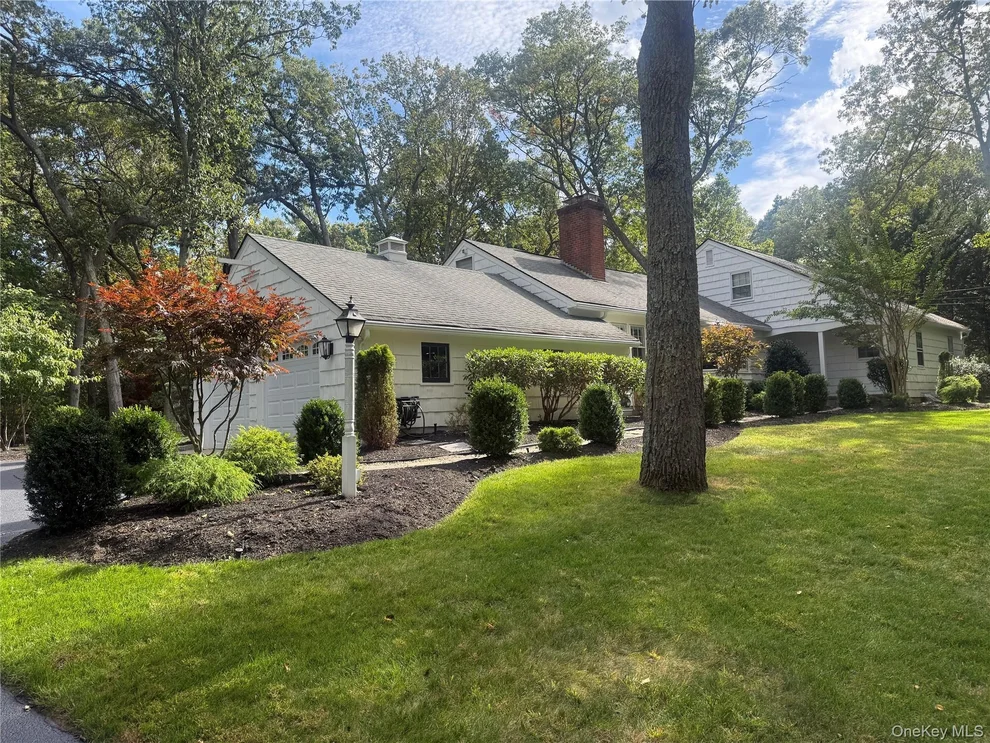 Unit for sale at 185 QUAKER Path, Brookhaven, NY 11733