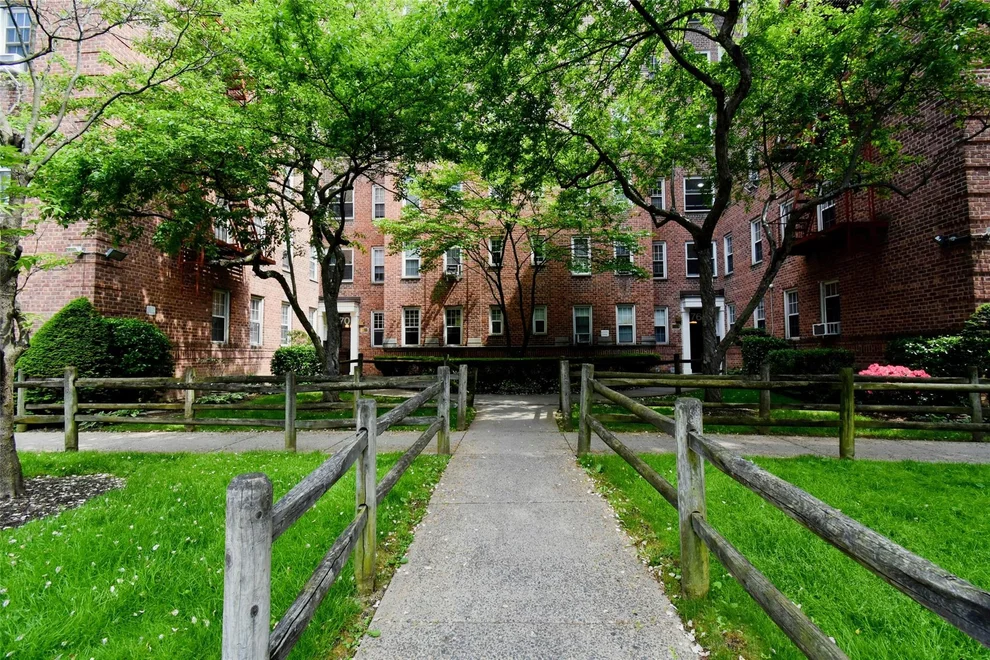 Unit for sale at 770 Bronx River Road, Yonkers, NY 10708