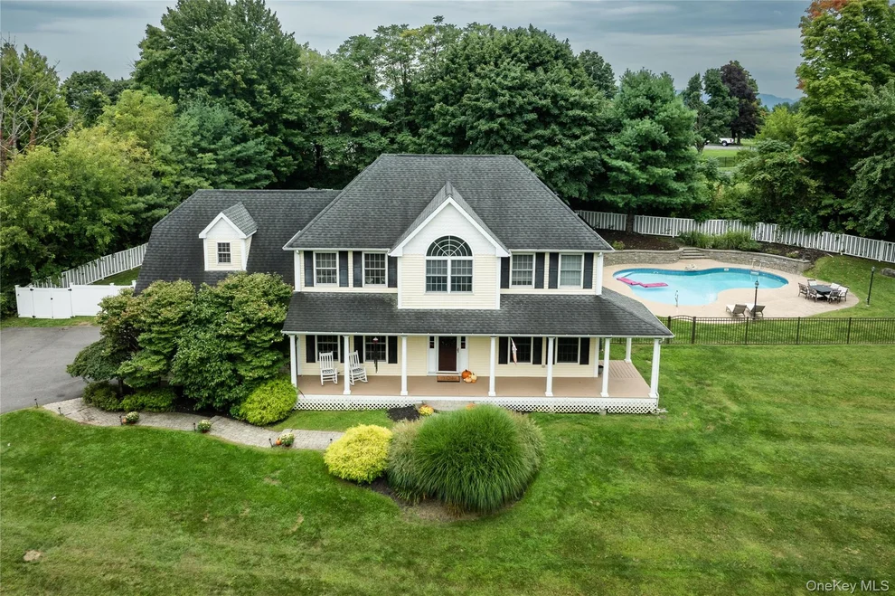 Unit for sale at 12 Ridgeview Lane, Marlboro, NY 12542