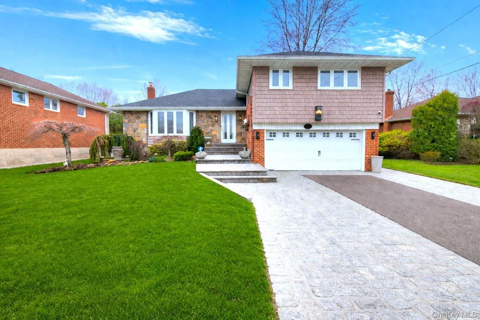 Unit for sale at 7 Market Drive, Oyster Bay, NY 11791