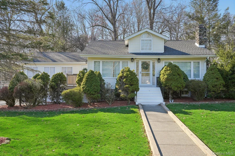 Unit for sale at 17 Pine Hill Road, Woodbury, NY 10930