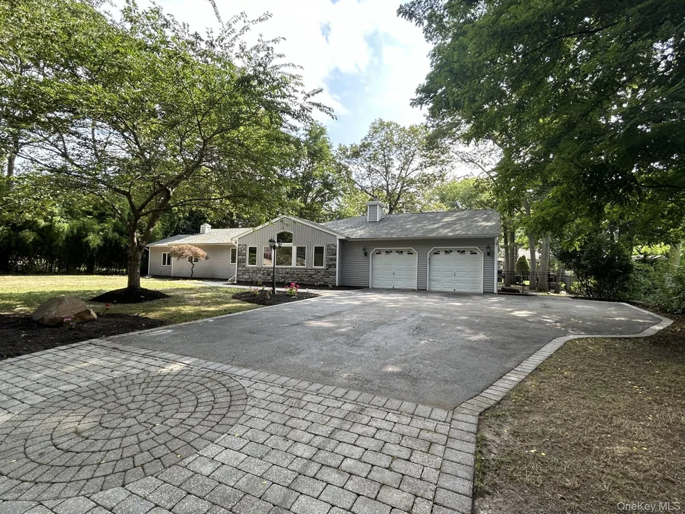 Unit for sale at 5 Poplar Court, Brookhaven, NY 11764