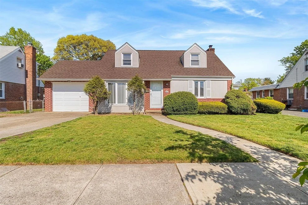 Unit for sale at 283 N Cottage Street, Hempstead, NY 11580