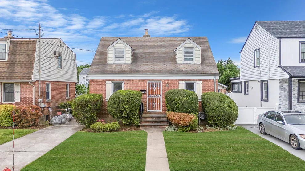 Unit for sale at 379 White Rd Mineola, North Hempstead, NY 11501