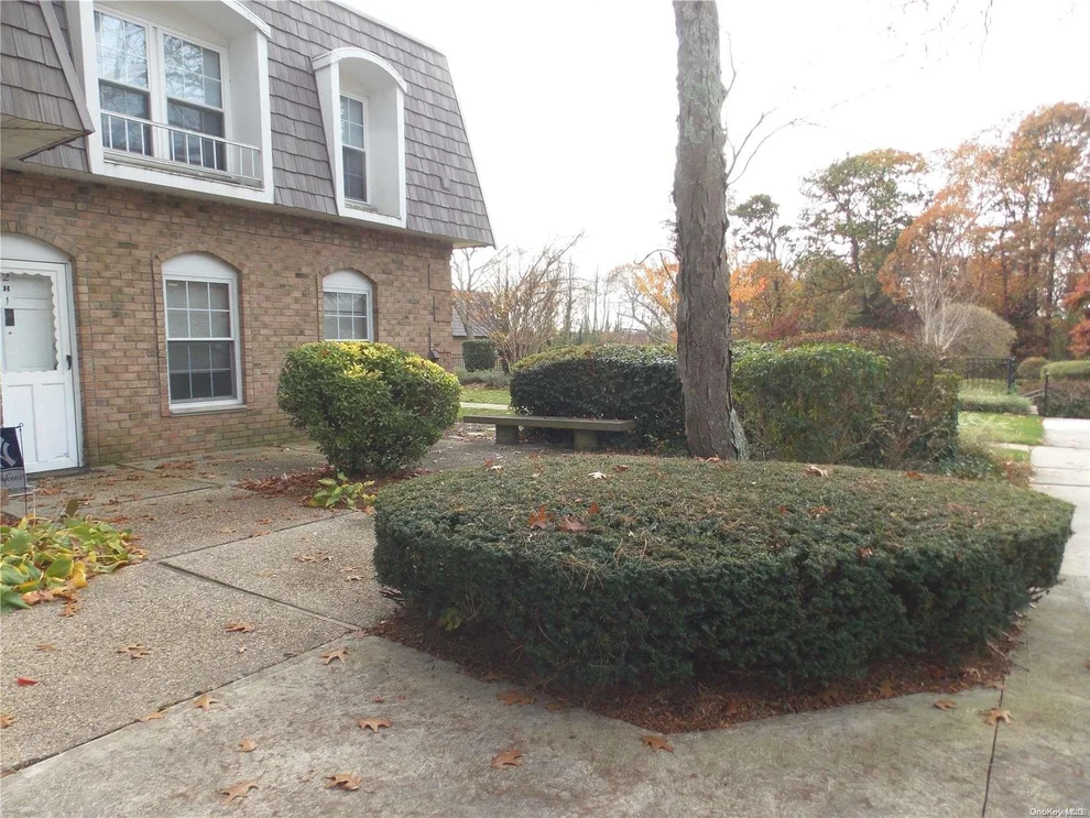 Unit for sale at 655 Middle Country Road, Brookhaven, NY 11727