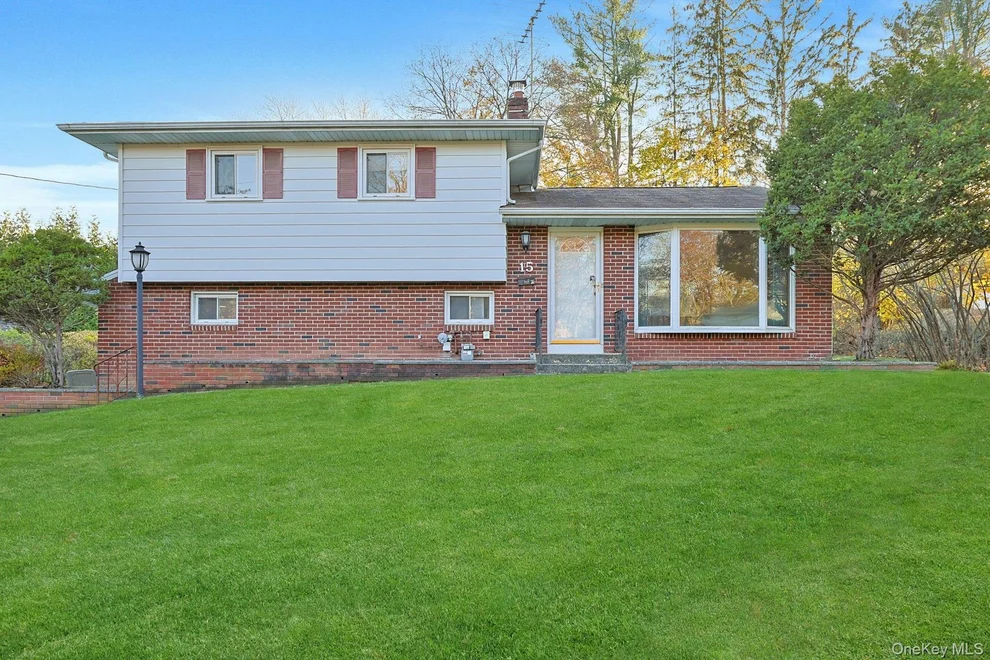 Unit for sale at 15 Kenwood Lane, Clarkstown, NY 10956