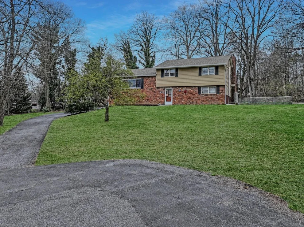 Unit for sale at 113 Williamsburg Court, Newburgh (Town), NY 12550
