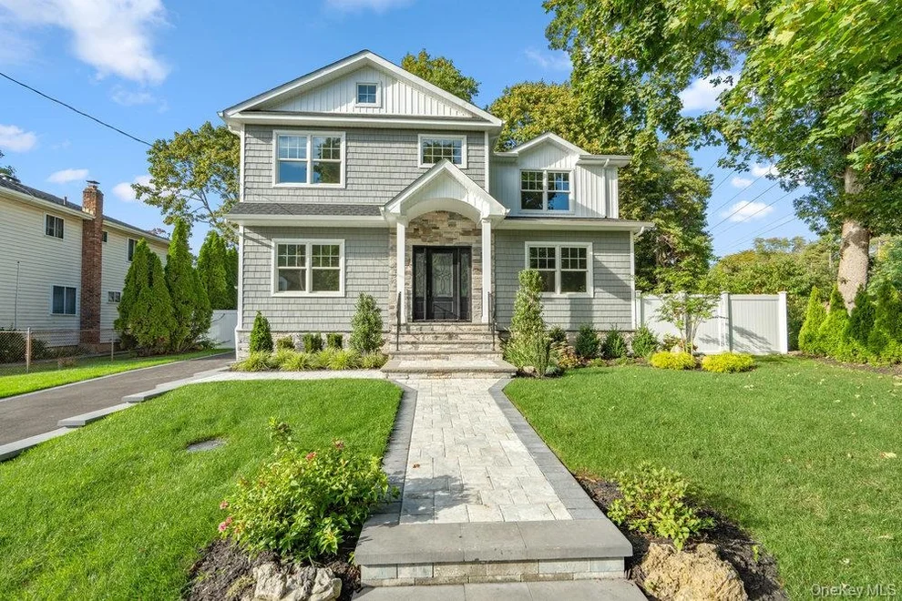 Unit for sale at 57 William Street, Oyster Bay, NY 11714